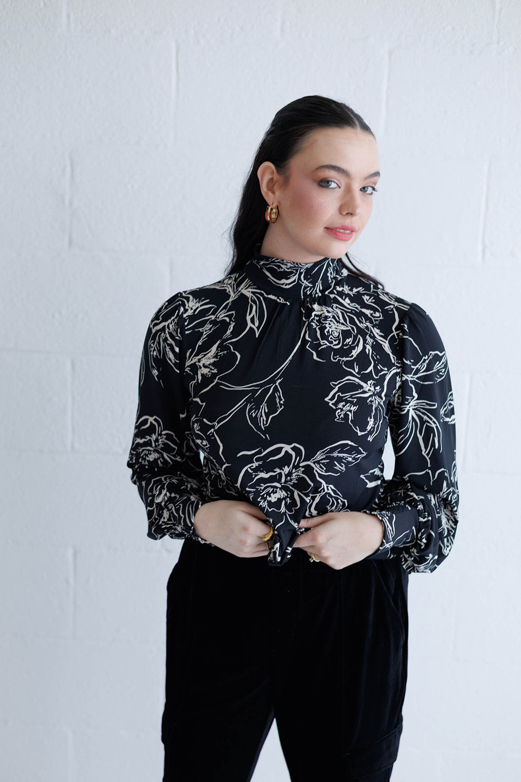 On the Spot Blouse Rose Stencil Black