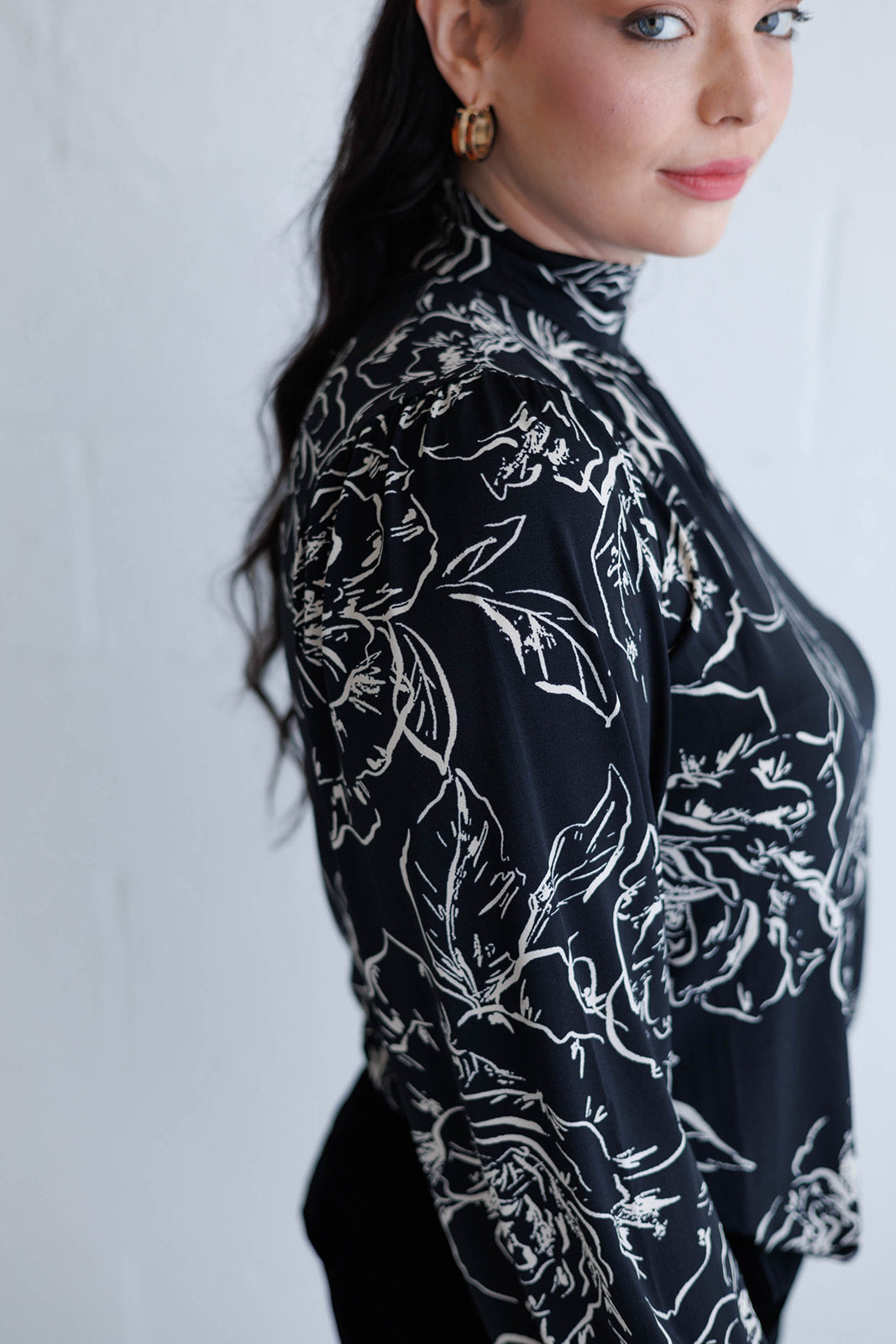 On the Spot Blouse Rose Stencil Black