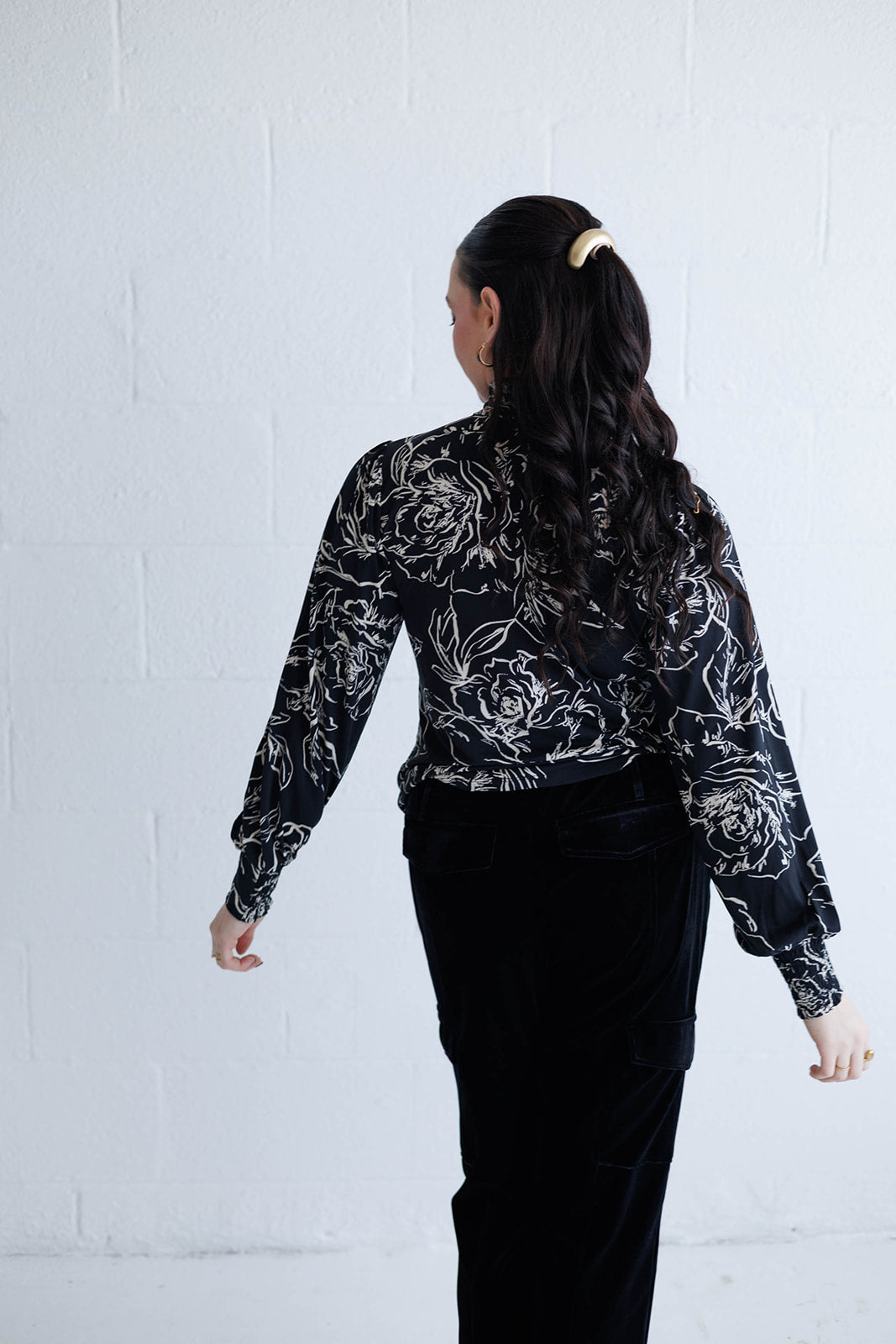 On the Spot Blouse Rose Stencil Black
