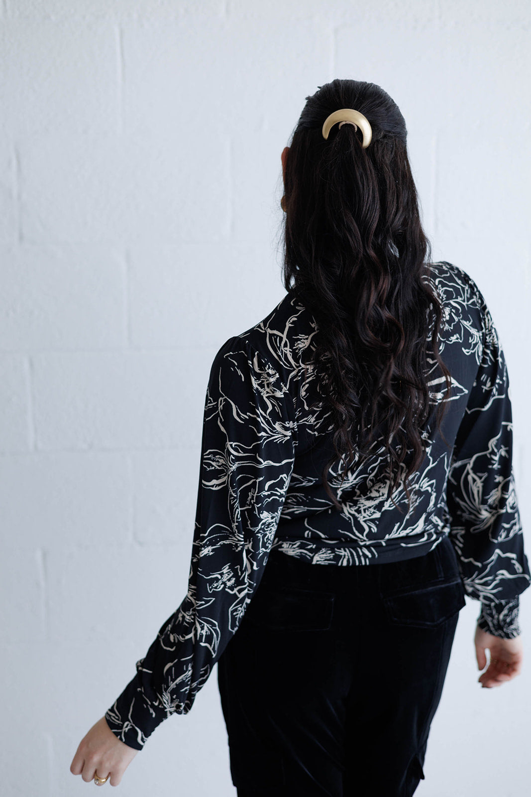 On the Spot Blouse Rose Stencil Black