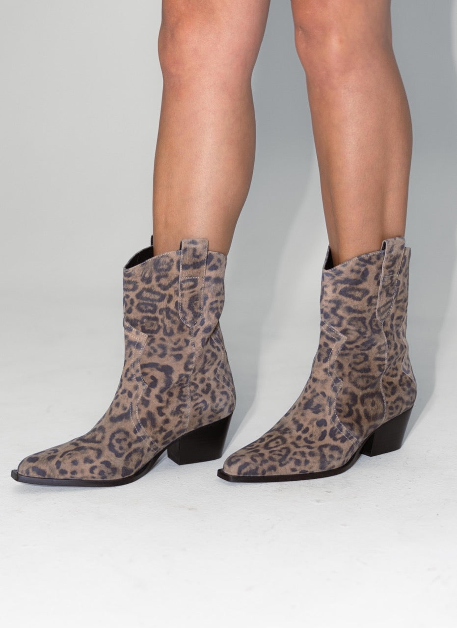 Free People - Cat Nap Cowboy Boot - Leopard Suede