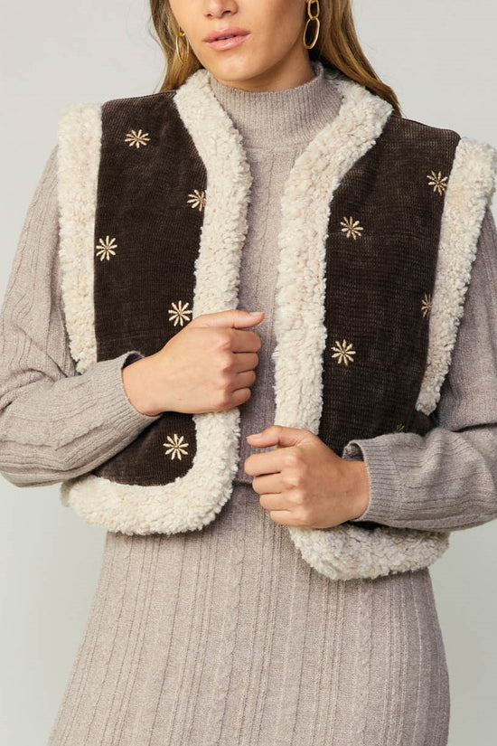 Load image into Gallery viewer, Reversible Corduroy and Fur Flower Embroidered vest
