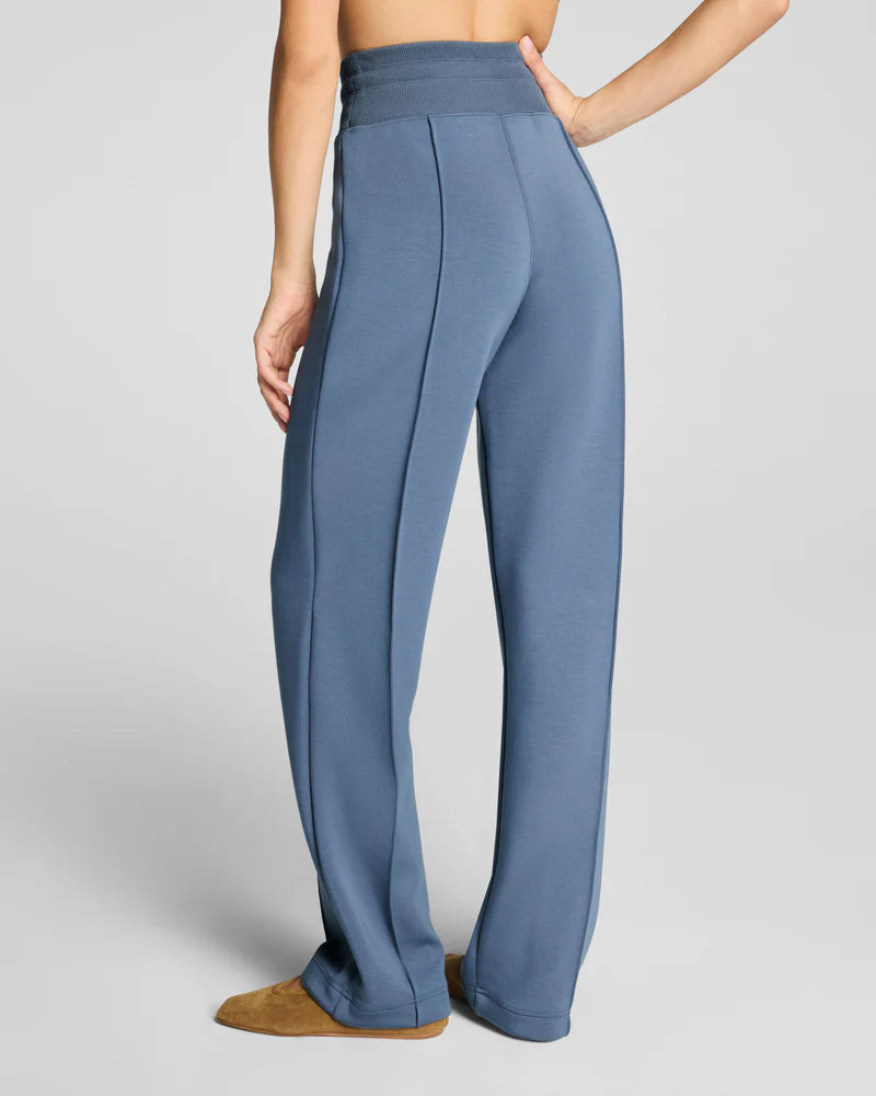 Spanx - Luxe Straight Leg Pant - GYBLU
