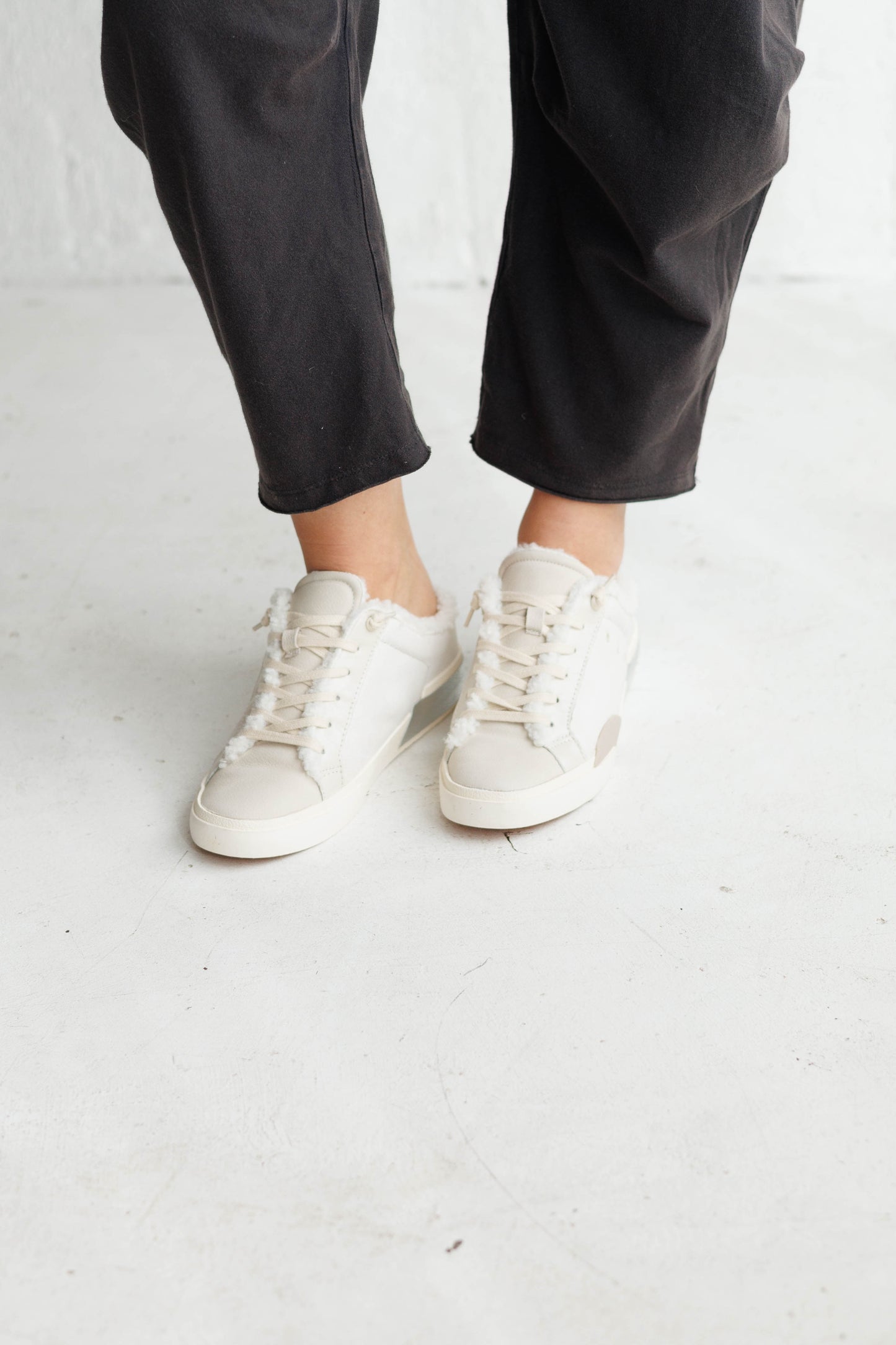 Dolce Vita - Zantel Sneaker, Off-White Crackled Leather