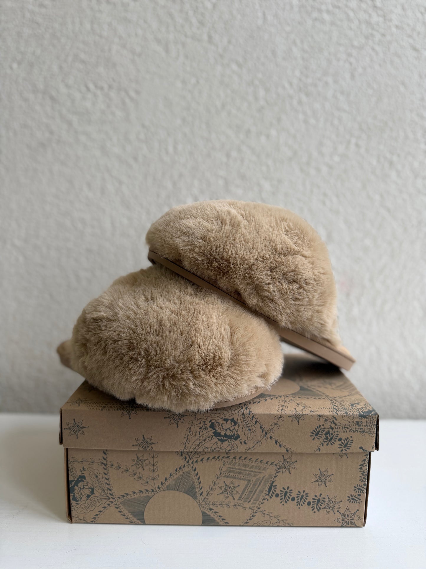 Free People - Snowball Slipper - Taupe Faux Fur