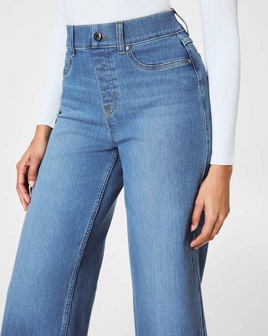 SPANX - Pull-On Crop Wide Jean