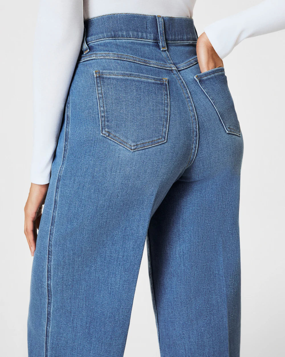 SPANX - Pull-On Crop Wide Jean